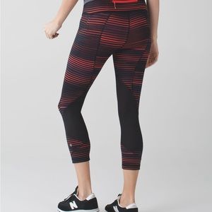 Lululemon Rival Crop Black Red Striped Twisted Dune Leggings Size 4
